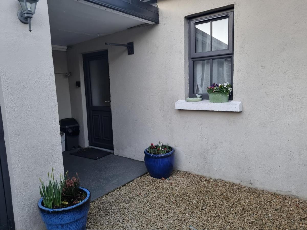 Cracatinni Mews Roundwood Bagian luar foto
