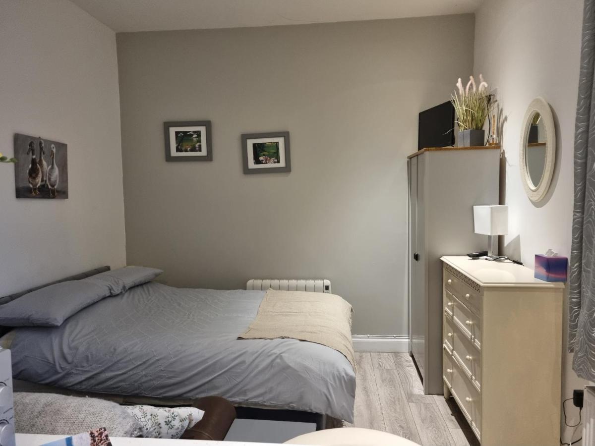 Cracatinni Mews Roundwood Bagian luar foto